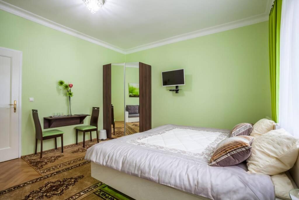 Luxury Air-Conditioned Family Apartment Spitalska Old Town Братислава Экстерьер фото