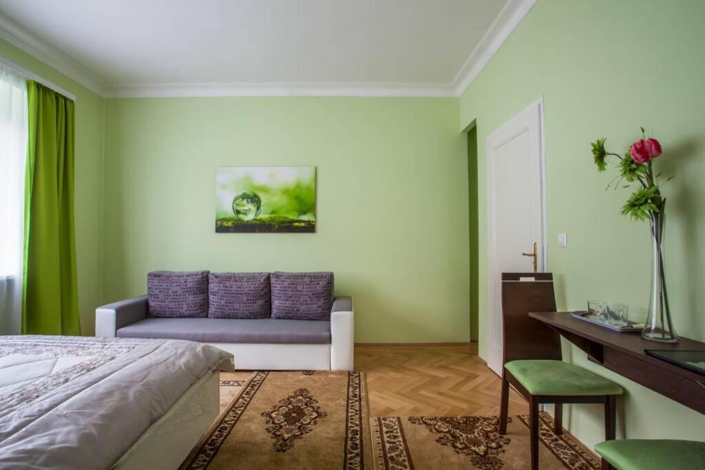 Luxury Air-Conditioned Family Apartment Spitalska Old Town Братислава Экстерьер фото